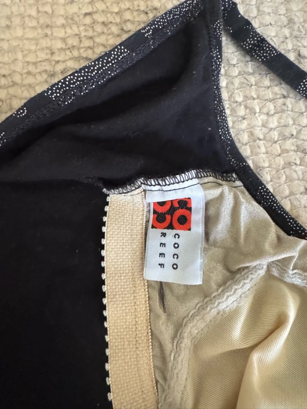 Vintage Coco Reef Black and White Floral Women's One piece Swimsuit - Picture 5 of 5